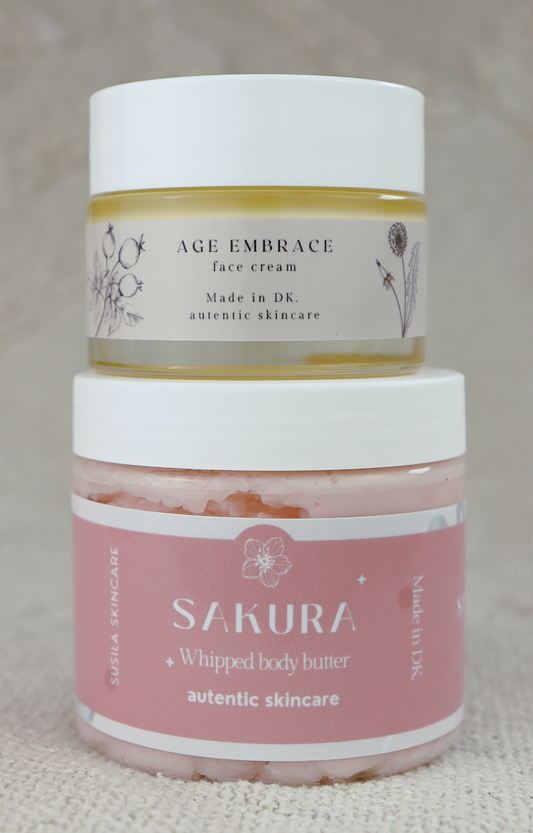 Pakketilbud I Fugtboost til ansigt og krop med Age Embrace Ansigtscreme & Sakura Body Butter